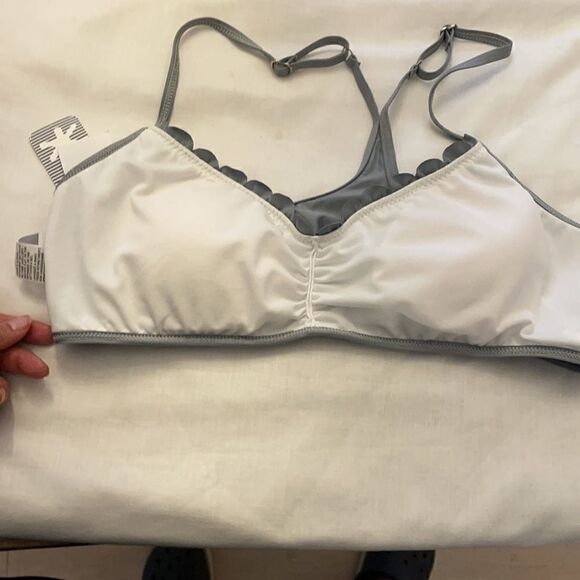 SPLENDID GRAY BRALETTE BIKINI TOP.  NEW - Picture 4 of 7